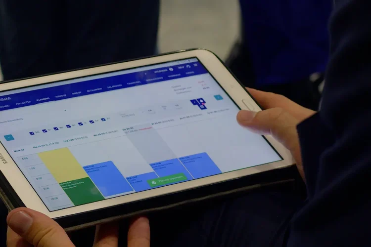 3 Checklist: how to make an efficient cleaning schedule for large teams